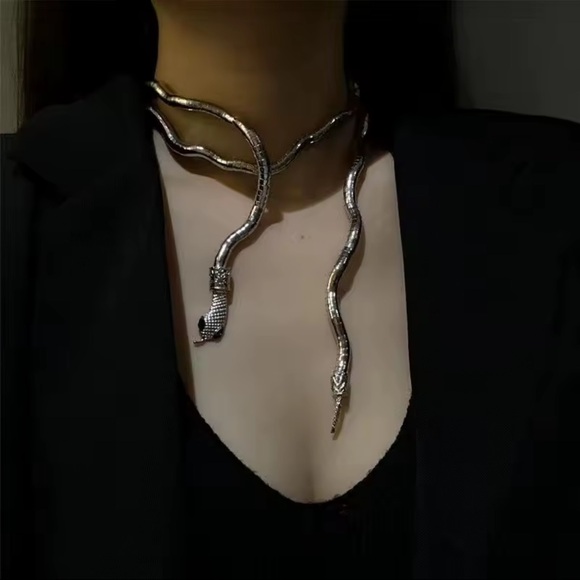 Serpenti Snake Bendable Necklace - Picture 8 of 9